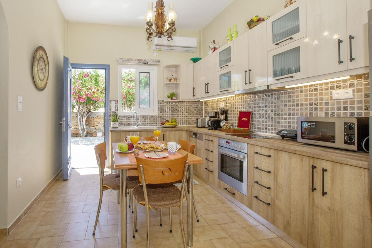 Hébergement de vacances Ruby's Summer House With Spacious Garden And Free Parking *